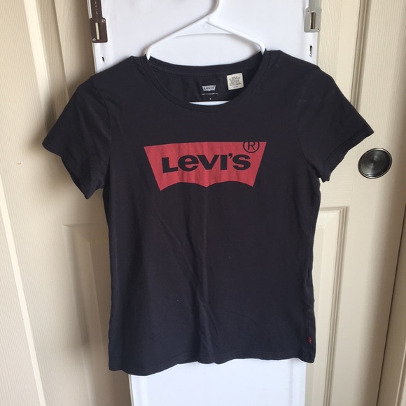Levi's Tops - LEVI’S SHORT SLEEVE TOP